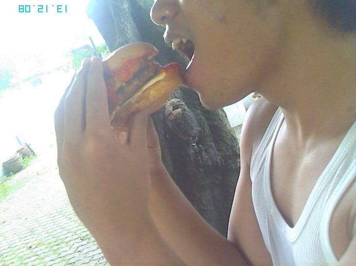 "Me&Mr Burger - Yummy!"